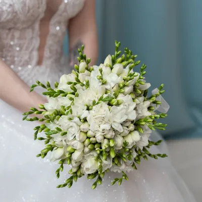 Букет невесты из фрезий - Доставка цветов в Санкт-Петербурге | Весна - сеть  цветочных магазинов