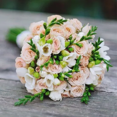 Свадебный букет невесты из кустовых роз и фрезий купить с доставкой за 6165  рублей в Нижнем Новгороде