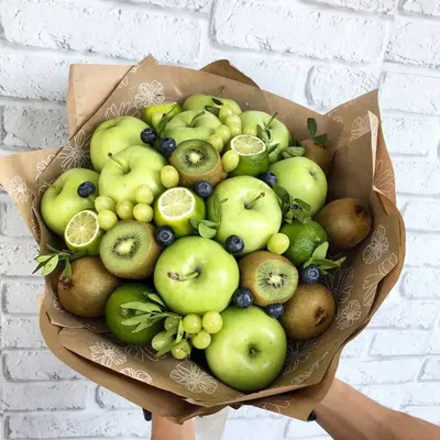 Купить фруктовый букет \"Зеленый пирог\" по доступной цене с доставкой в  Москве и области в интернет-магазине Город Букетов
