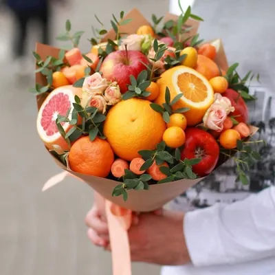 Buy a fruit bouquet with orange in Kharkov | VIAFLOR