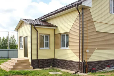 Каким цветом покрасить дом в зависимости от цвета крыши: коричневая,  зеленая или синяя