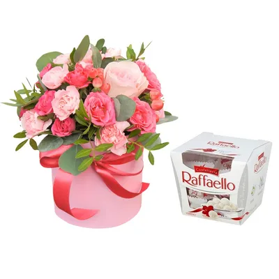Малышка Шерри: цветы в коробке с конфетами Рафаэлло по цене 4985 ₽ - купить  в RoseMarkt с доставкой по Санкт-Петербургу