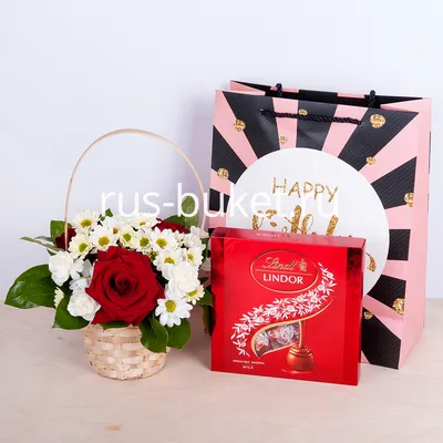 Композиция «Подарочный набор \"Цветочная корзина и конфеты\"» с розами,  хризантемами и гвоздиками - купить в Астрахани за 5 470 руб