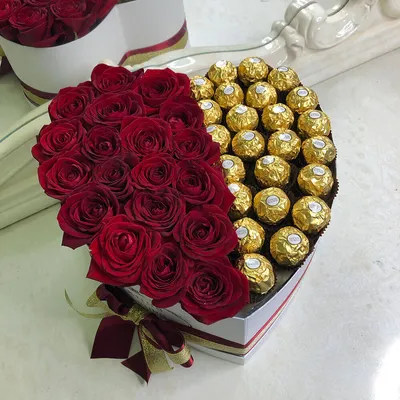 Красные розы с конфетами \"Ferrero Rocher\" за 6 590 руб. | Бесплатная  доставка цветов по Москве