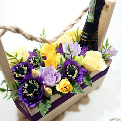 Купить Подарочный набор с шампанским и цветами | Skrami.ru