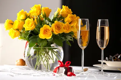 Цветы и бокалы с шампанским - 55 фото