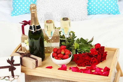 Шампанское и цветы Stock Photos, Royalty Free Шампанское и цветы Images |  Depositphotos