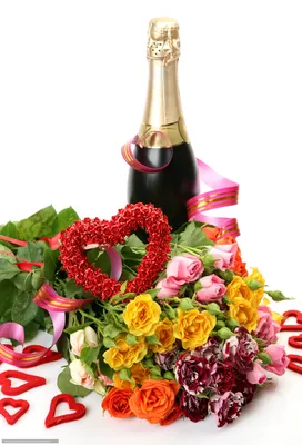 Шампанское в очках и нежный розовый букет роз в вазе Стоковое Изображение -  изображение насчитывающей запачканный, крыто: 177806213