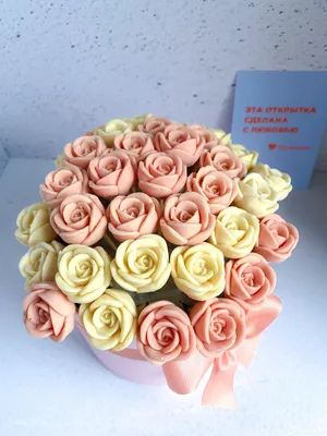 Купить шоколадные розы в коробке по доступной цене с доставкой в Москве и  области в интернет-магазине Город Букетов