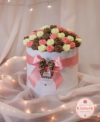 Большой букет из шоколада, печенья и цветов купить в Москве с доставкой  недорого