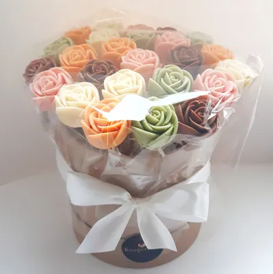 Подарочный набор из шоколада и цветов купить в Москве с доставкой недорого