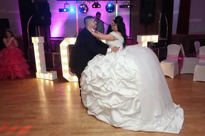 Цыганская невеста вышла замуж в платье весом 63 килограмма — BaltiOnline.md