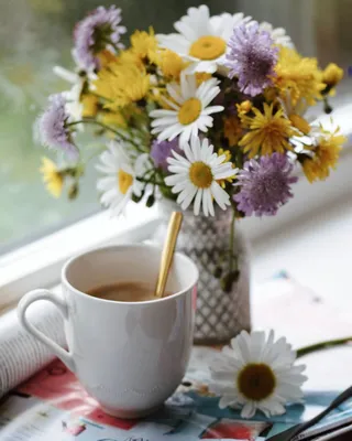 Фото Чашка кофе и ваза с цветами на подоконнике, by luna the frenchie divas