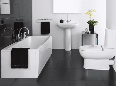 Черно белая ванная комната дизайн фото: дизайн маленькой ванной комнаты с  угловой ванной в чёрно-белых тонах в хрущевке