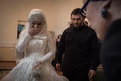 Свадьба в Грозном Начальник чеченского РОВД все-таки женился на школьнице.  Фоторепортаж Сергея Пономарева — Meduza
