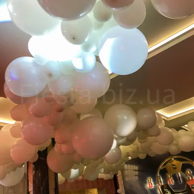 Гирлянда из шаров на потолке | Воздушные шарики с гелием, доставка по Днепру