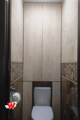 Шкаф в туалете над унитазом | Современные прачечные, Ванная с серой  плиткой, Маленький туалет