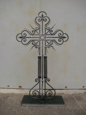 Крест кованый | Cruces decorativas, Decoración de pared de hierro,  Decoración en hierro