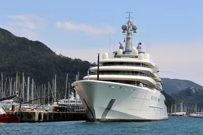 Сколько стоит парк роскошных яхт Романа Абрамовича в 1 миллиард долларов -  Infobae