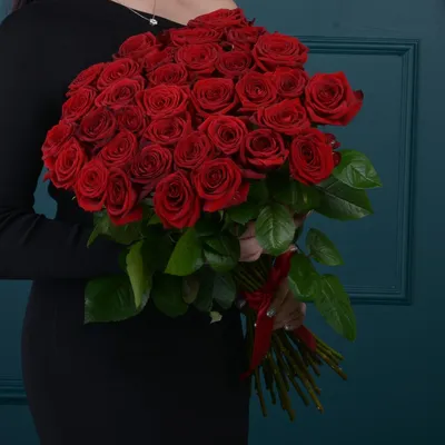 Букет из 35 красных роз Premium 60 см - купить в Москве по цене 4590 р -  Magic Flower