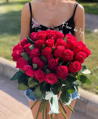 Купить 35 красных роз в коробке model №379 в Новосибирске