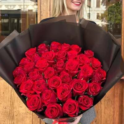 ✓ 35 роз бело-розовый микс (Эквадор) ◈ Купить он-лайн в интернет-магазине  цветов Цветариус ◈ Цена - 10 500 руб. ◈ (Артикул - бц251)