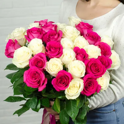 Букет из 35 красных и белых роз (60 см) купить недорого, доставка - магазин  цветов Абари в Омске