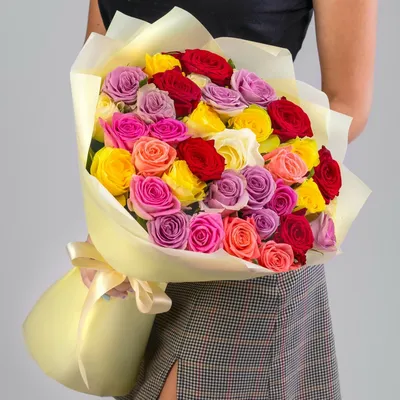 Красивый букет из 35 роз с эвкалиптом по цене 9976 руб. заказать с  доставкой по Москве - свежие цветы от интернет-магазина \"Во имя розы\"