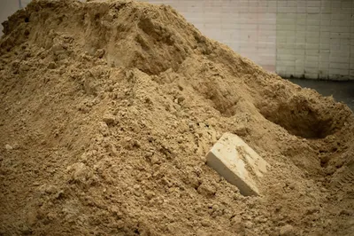 Песок сеяный карьерный 1-1,5 в Москве с доставкой по низкой цене | «МБЗ»