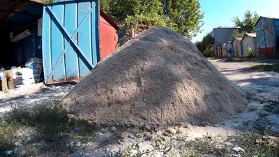 Как выглядят полторы тонны песка - куча песка, которой хватило для заливки  стяжки и заезда гаража - YouTube