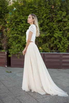 Купить Свадебное платье со шлейфом в цвете айвори в Москве в ШоуРуме  платьев по выгодной цене