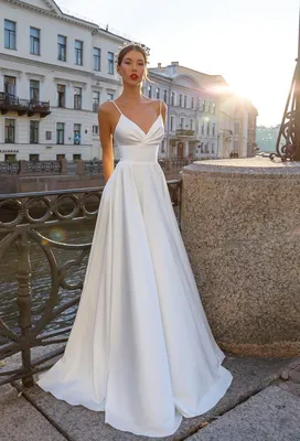 Атласное свадебное платье на тонких бретелях купить в Москве