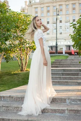 Купить Свадебное платье со шлейфом в цвете айвори в Москве в ШоуРуме  платьев по выгодной цене