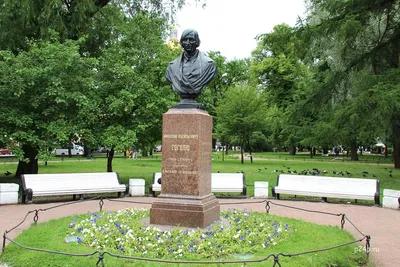 Александровский сад в центре Санкт-Петербурга