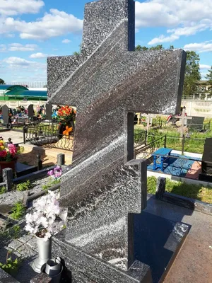 Эксклюзивный гранит Гранатовый Амфиболит памятники | Минск - Мемориал