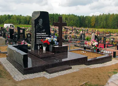 Фото памятников из гранита: образцы двойных гранитных памятников на кладбище  в Минске - ПостКамень