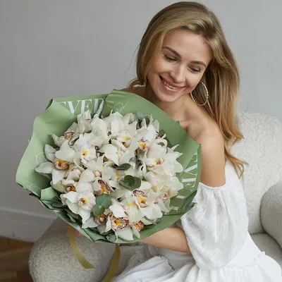 Белые орхидеи в букете за 4 990 руб. | Бесплатная доставка цветов по Москве
