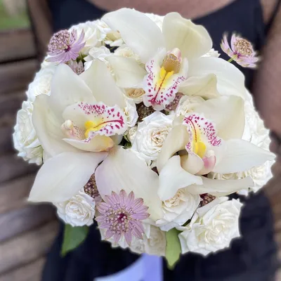 Белый свадебный букет с орхидеями | доставка по Москве и области