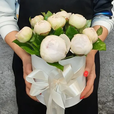 101 белый пион в букете за 48 790 руб. | Бесплатная доставка цветов по  Москве