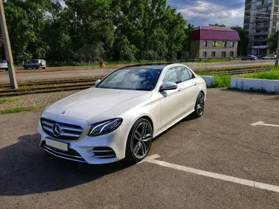 Mercedes-Benz E-Class 2016 в Бийске, AMG, Белый перламутр, Панорамная  крыша, Последняя комплектация, белый, седан, акпп, бензин