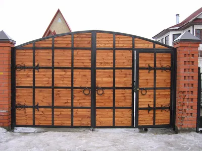 Ворота деревянные с элементами ковки - Художественная ковка Екатеринбург