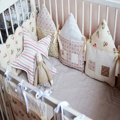 Бортики в кроватку для новорожденных своими руками - пошаговая инструкция |  Детская кроватка, Детские подушки, Подушки