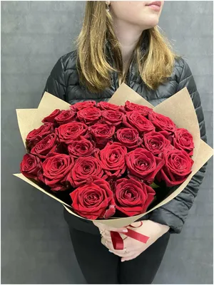 Шикарный букет из 19 красных роз 50 см — купить в интернет-магазине по  низкой цене на Яндекс Маркете