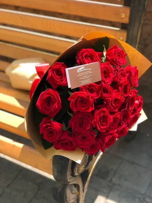 Букет из 19 красных роз – купить в интернет-магазине, цена, заказ online