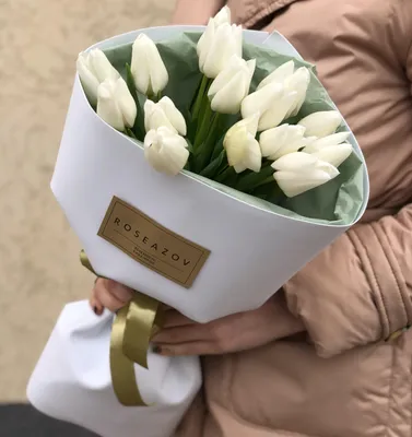 Букет из 17 Белых Тюльпанов в оформлении купить в Азове - Заказать с  доставкой недорого