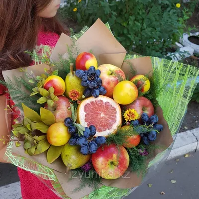 Букет из фруктов, ягод и винограда купить в Москве с доставкой недорого