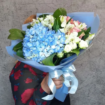 Букет с гортензией и розами – купить с бесплатной доставкой в Москве