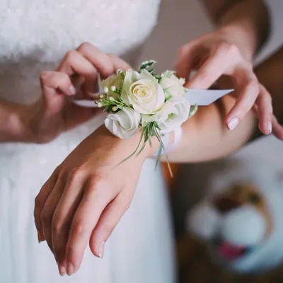 браслеты для подружек невесты, бутоньерка для невесты на руку, букет невесты,  бутоньерки для подружек невесты, бутоньерка для невесты - The-wedding.ru