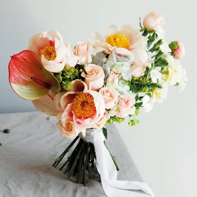 Бутоньерка для жениха - заказать доставку цветов в Москве от Leto Flowers