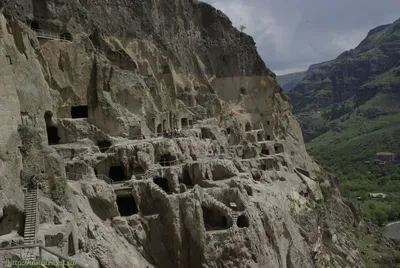 Тина Канделаки - Вардзия – уникальный пещерный монастырский комплекс,  созданный на рубеже XII-XIII веков на юге Грузии. | Facebook